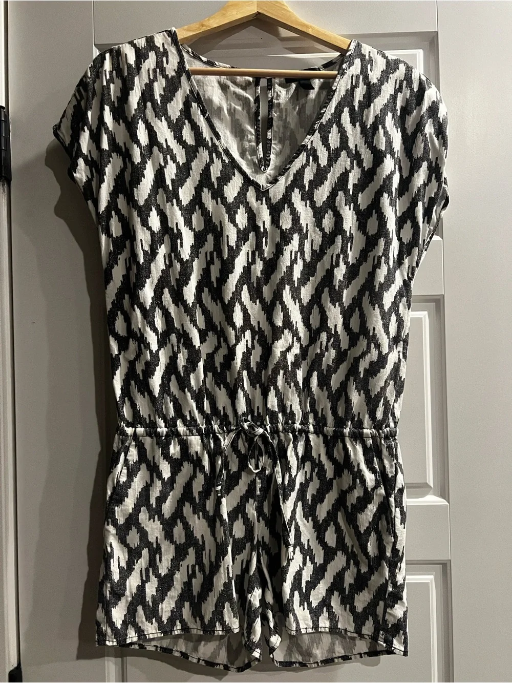 J.Crew Black White Ikat Print Linen Lyocell Romper XXS Pockets Summer Vacation